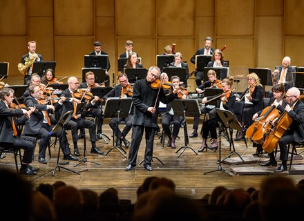 Kolja Blacher leder Nordiska Kammarorkestern samtidigt som han är violinsolist